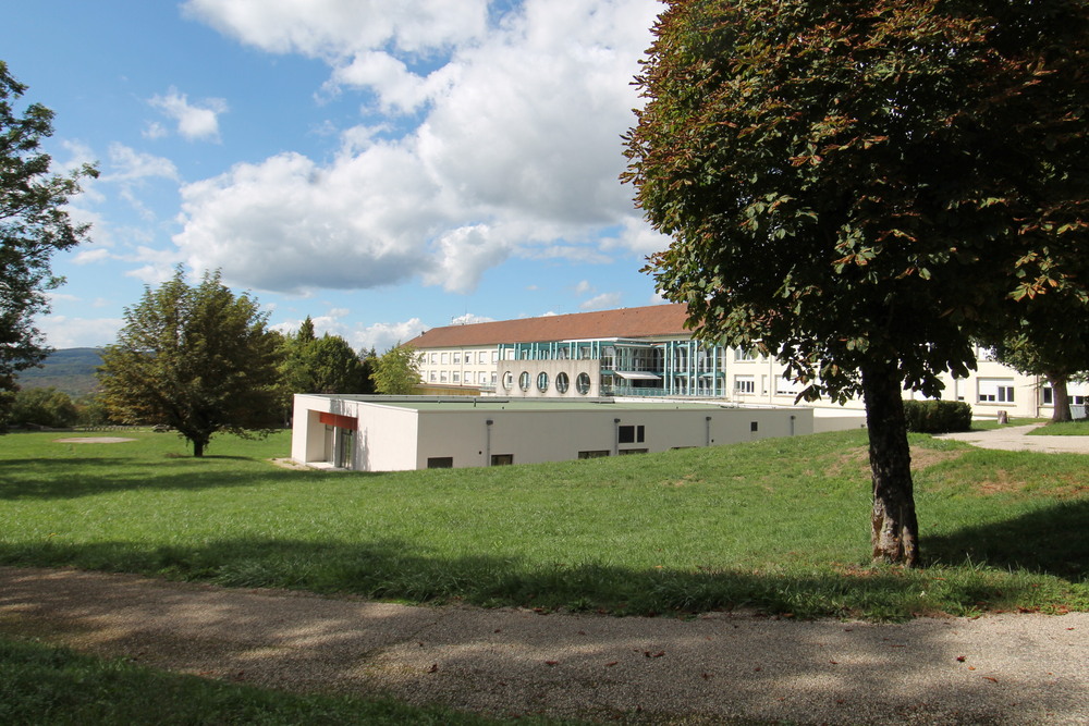 Bâtiment de l'inter depuis le parc